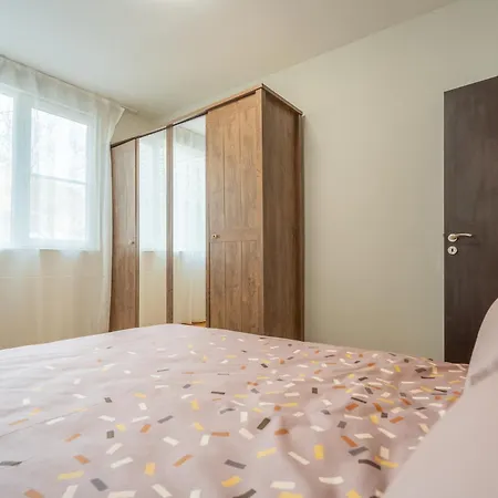 The Right Choice 10 *