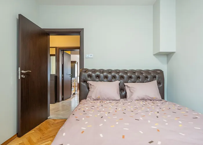 Daire The Right Choice 10 *